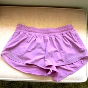 Lululemon Hottie Hot Low Rise short 4”